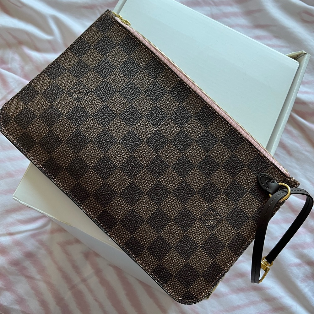 Louis Vuitton Damier Ebene Neverfull Pochette